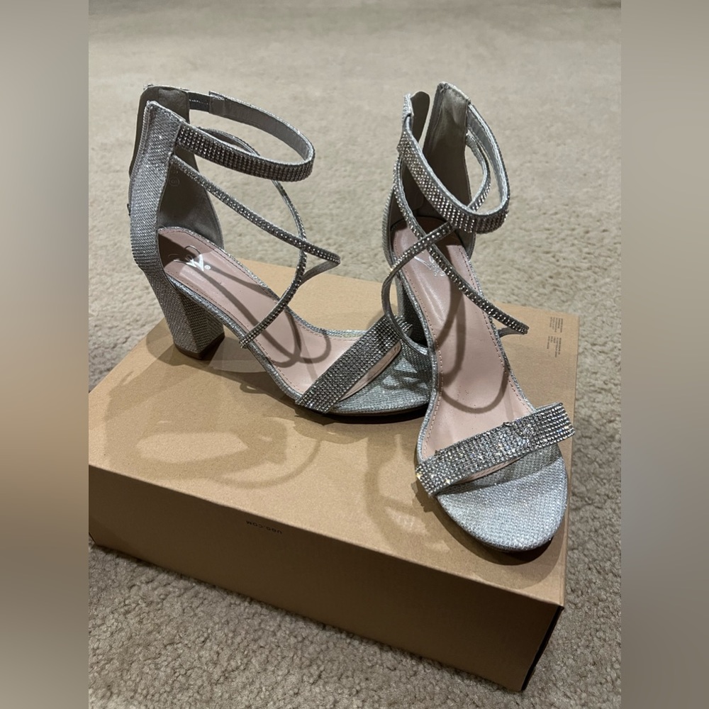 Glitter and Gleam Rhinestone Block Hesls